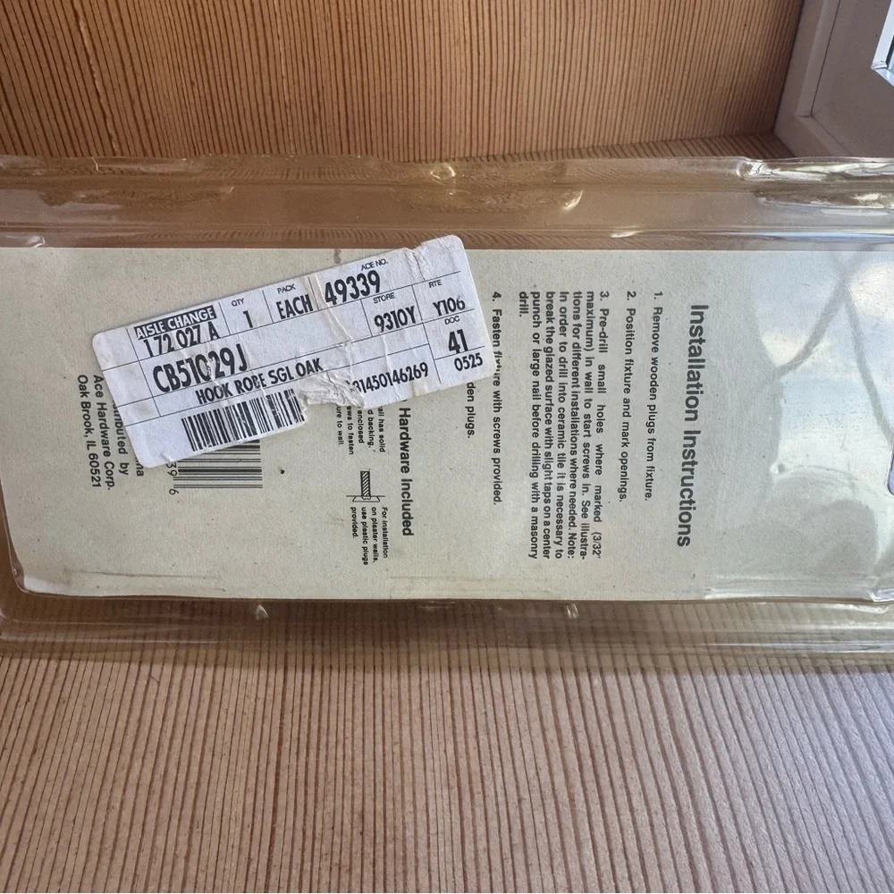 Solid Oak Single Robe Hook - Picture 2 of 4